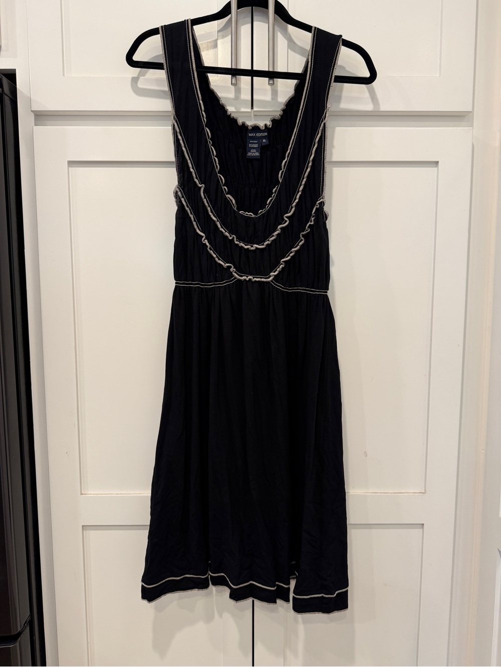 Max Edition Black Sleeveless Dress with Contrast Trim